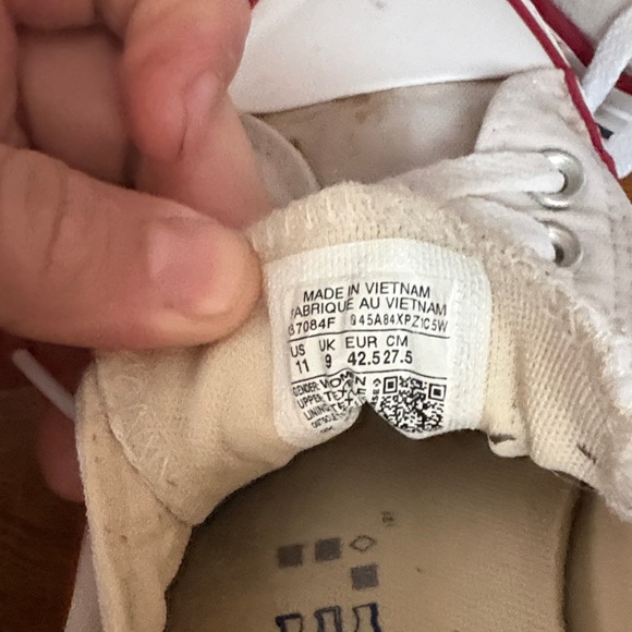 Converse women 11 White and Red Sneakers - Picture 7 of 8